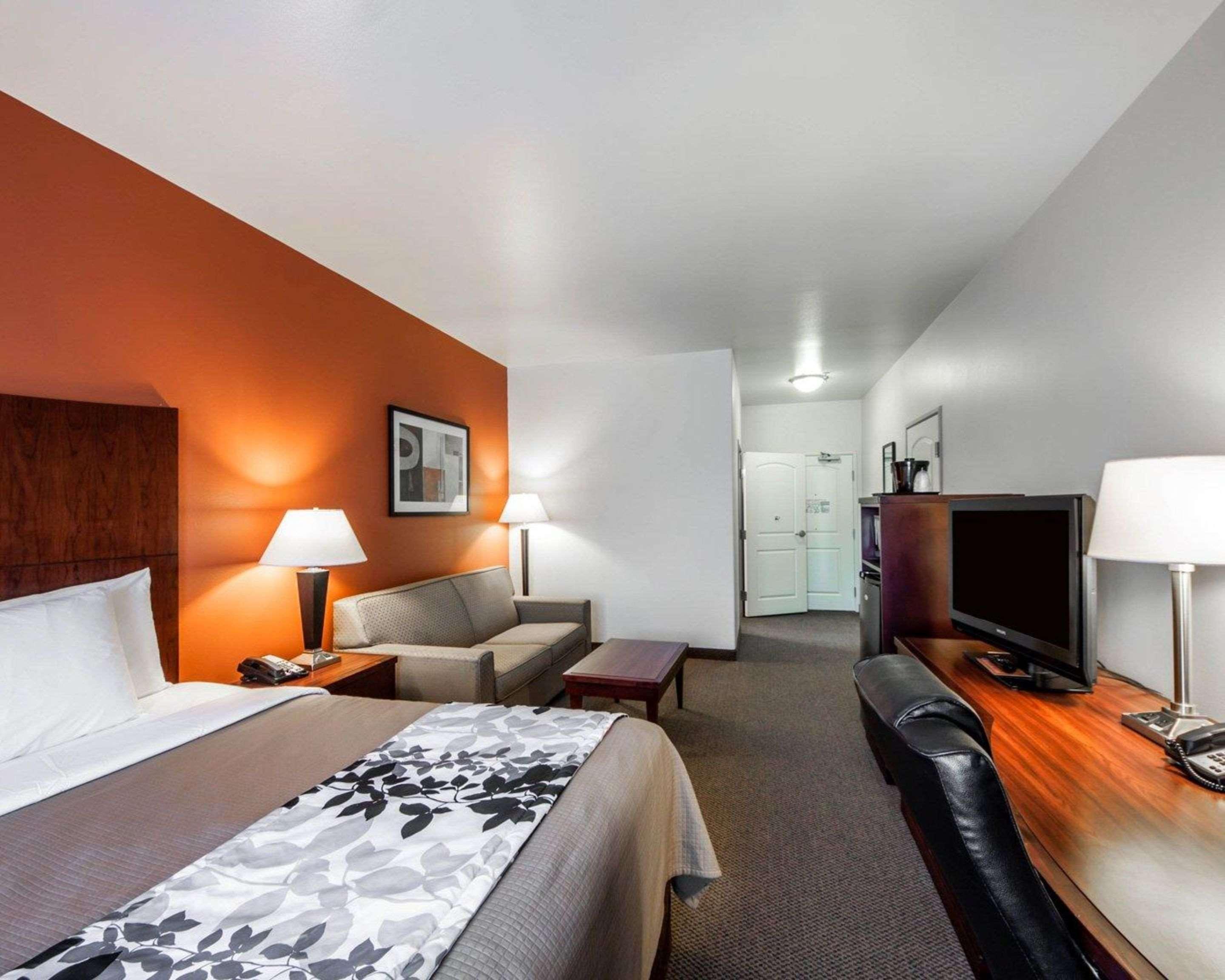 Sleep & Near Sill 3* Lawton