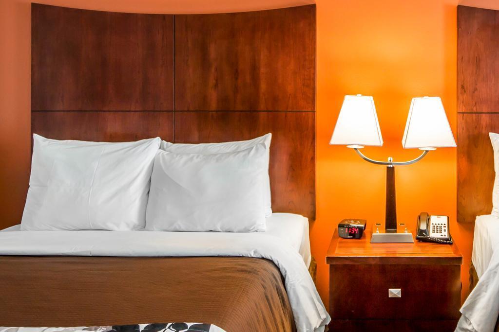 Sleep & Near Sill 3* Lawton